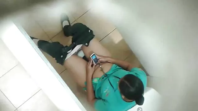 Elle se retrouve à fumer sa bite et film x mesvip à baiser avec lui