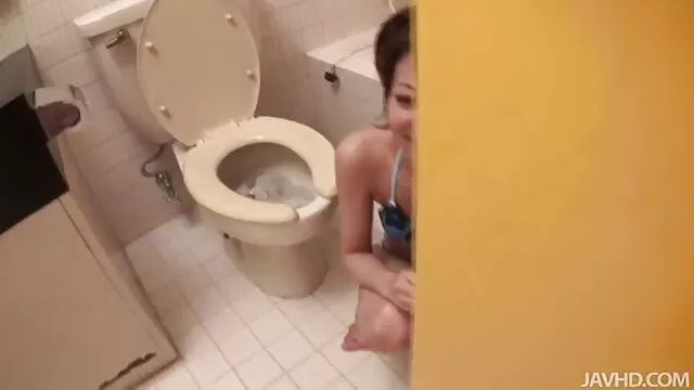 Filles dans le porno amateur en streaming vestiaire de la plage